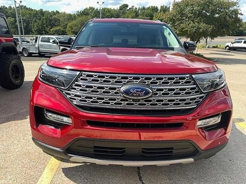 Used 2024 Ford Explorer Limited image 3