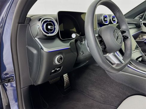 Used 2025 Mercedes-Benz C 300 4MATIC Sedan image 4