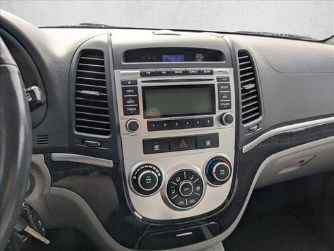 Used 2009 Hyundai Santa Fe SE FWD image 9