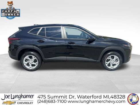Used 2024 Chevrolet Trax LS w/ LS Convenience Package FWD image 2