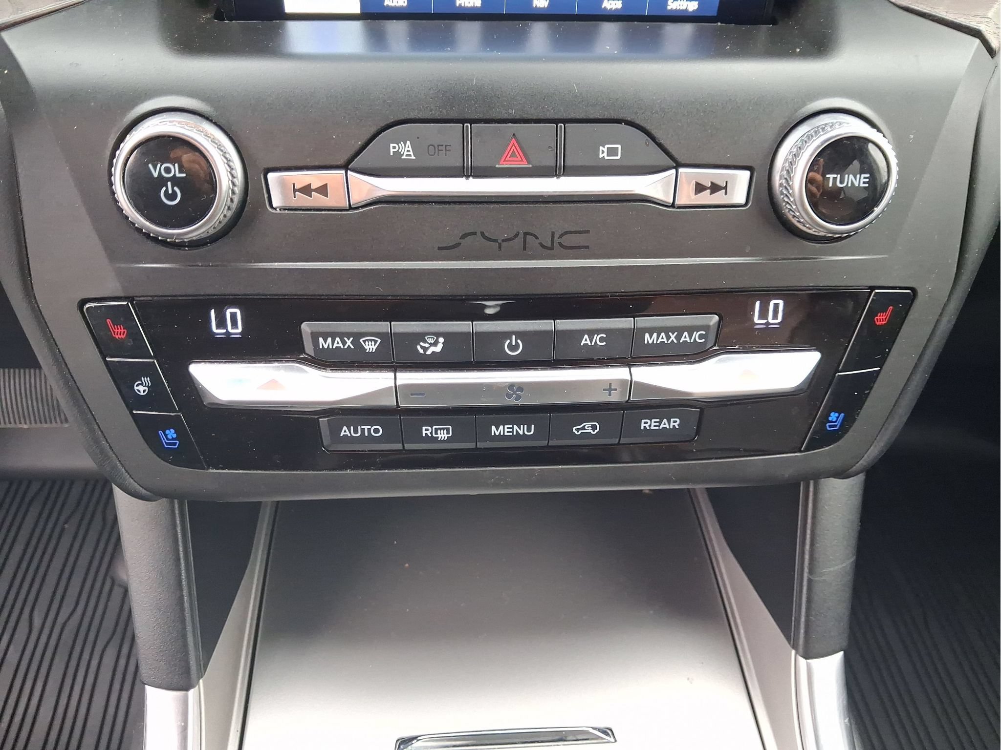 Used 2020 Ford Explorer Platinum AWD/4WD image 19