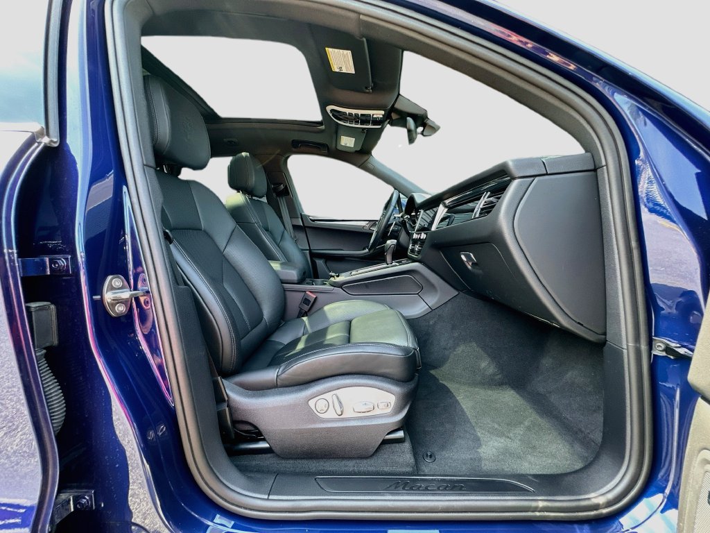 Certified 2026 Porsche Macan AWD/4WD image 29