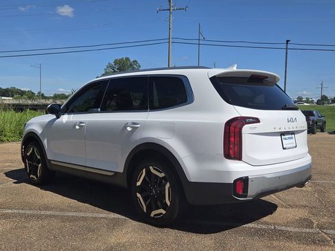Used 2024 Kia Telluride S w/ S Sunroof Package FWD image 6