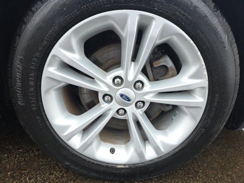 Used 2019 Ford Taurus SEL image 7