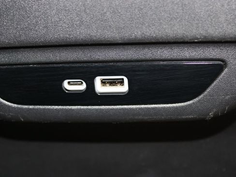 Used 2024 Chrysler Pacifica Touring-L FWD image 35