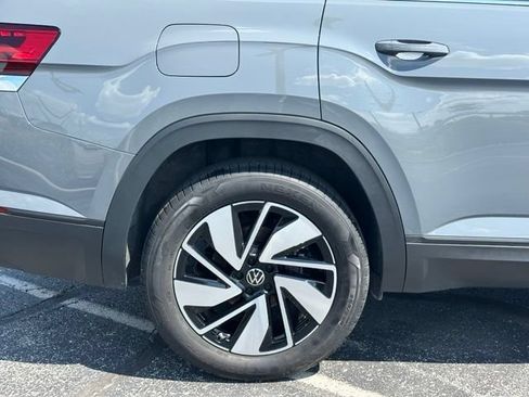 Used 2025 Volkswagen Atlas SE AWD/4WD image 9