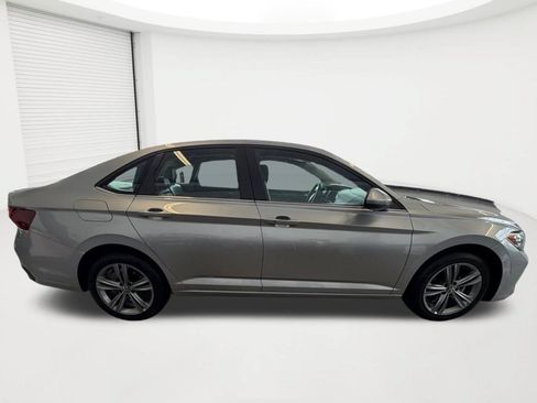 Used 2024 Volkswagen Jetta SE FWD image 4