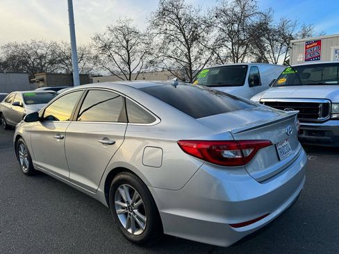 Used 2016 Hyundai Sonata SE FWD image 4