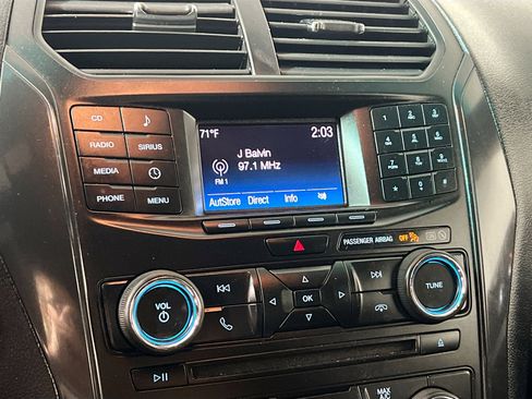 Used 2016 Ford Explorer XLT image 28