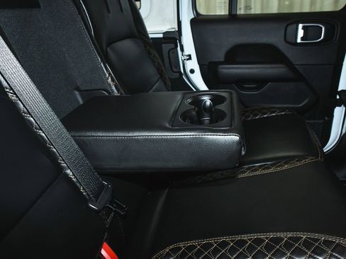 Used 2022 Jeep Wrangler Unlimited Sahara image 44