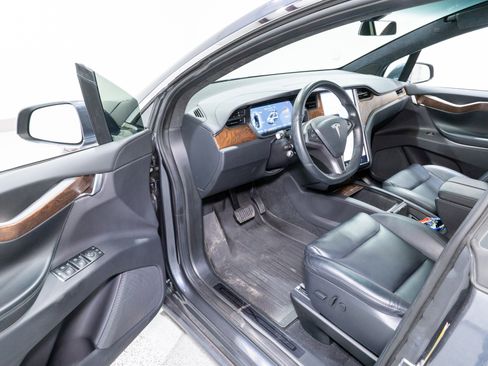 Used 2020 Tesla Model X Long Range image 13