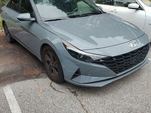 Used 2021 Hyundai Elantra SEL FWD image 2
