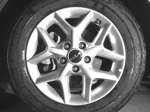 Used 2025 Kia Soul LX w/ LX Technology Package image 12