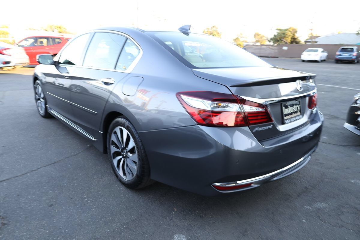 Used 2017 Honda Accord Touring image 6