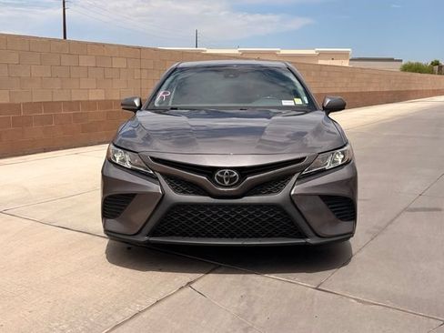 Used 2019 Toyota Camry SE w/ Carpet Mat Package FWD image 3