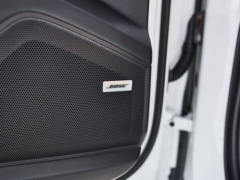 Used 2025 Porsche Cayenne image 32