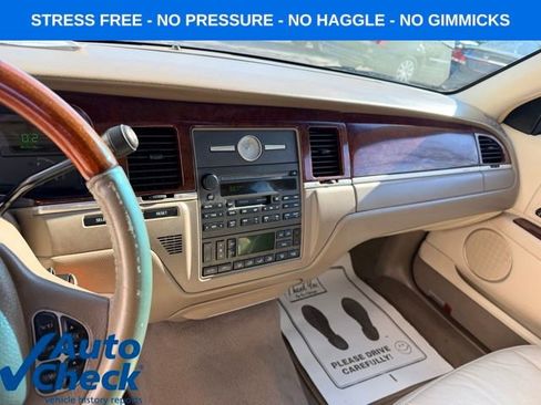 Used 2003 Lincoln Town Car Signature image 19