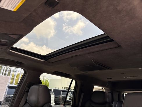 Used 2020 Cadillac Escalade Platinum RWD image 33