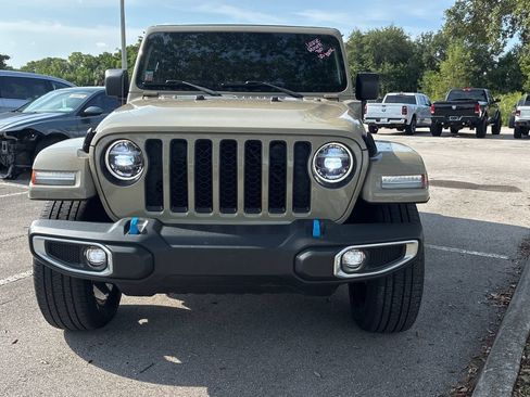 Used 2022 Jeep Wrangler Unlimited Sahara AWD/4WD image 2