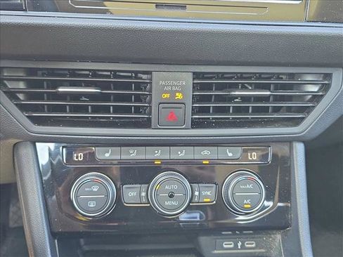 Used 2024 Volkswagen Jetta SE w/ Panoramic Sunroof Package FWD image 15