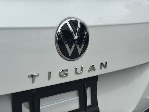 Certified 2024 Volkswagen Tiguan SEL R-Line AWD/4WD image 9