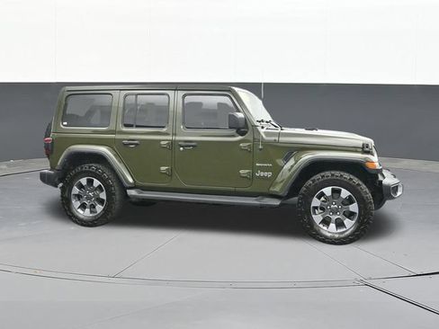 Used 2022 Jeep Wrangler Unlimited Sahara AWD/4WD image 19