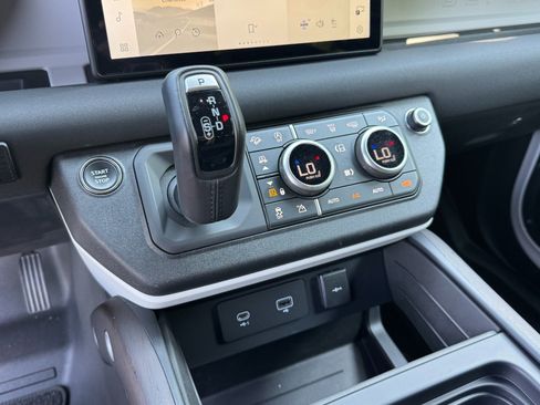 Used 2023 Land Rover Defender 110 X-Dynamic SE AWD/4WD image 44