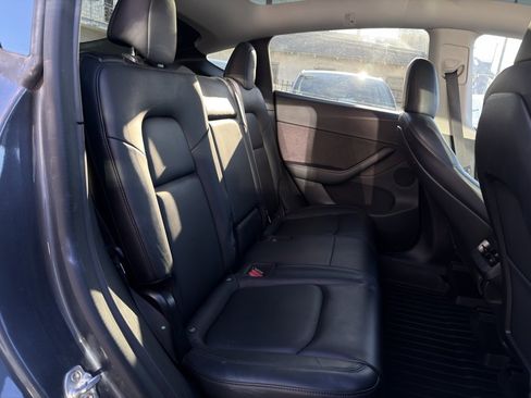 Used 2021 Tesla Model Y Long Range image 23