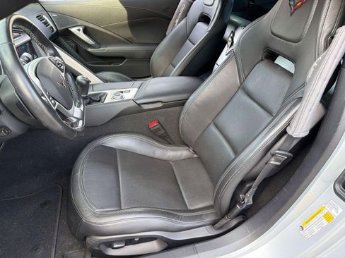 Used 2019 Chevrolet Corvette Stingray Coupe w/ 1LT RWD image 5