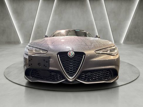 Used 2024 Alfa Romeo Giulia Ti RWD image 2