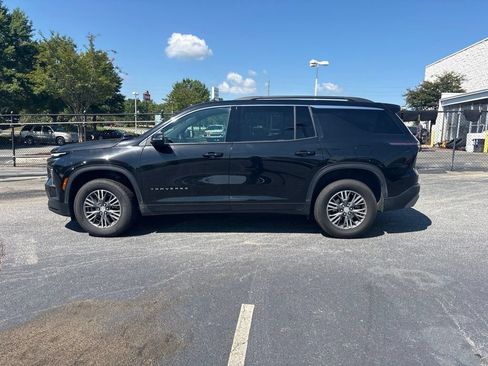 Used 2025 Chevrolet Traverse LT FWD image 6