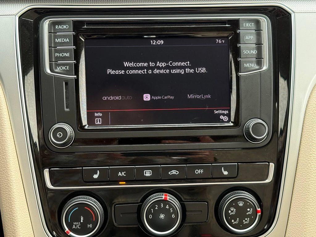 Used 2019 Volkswagen Passat 2.0T Wolfsburg w/ Wheels & Sunroof Package FWD image 34