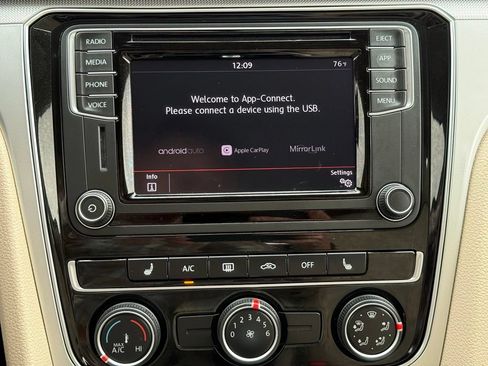 Used 2019 Volkswagen Passat 2.0T Wolfsburg w/ Wheels & Sunroof Package FWD image 34