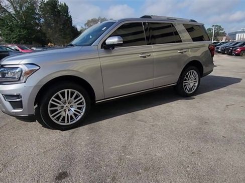 Used 2024 Ford Expedition Limited image 4