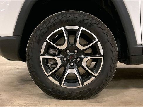 Used 2025 Jeep Compass Trailhawk AWD/4WD image 9