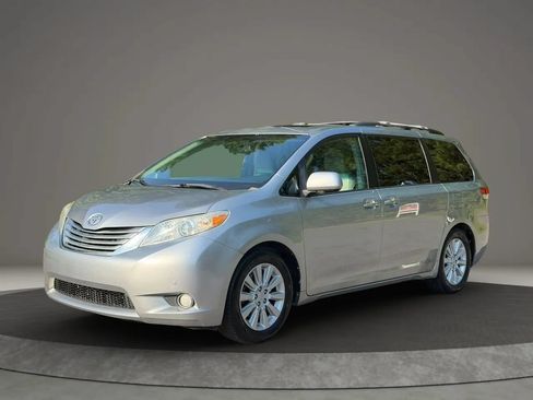 Used 2011 Toyota Sienna Limited w/ Premium Pkg FWD image 1