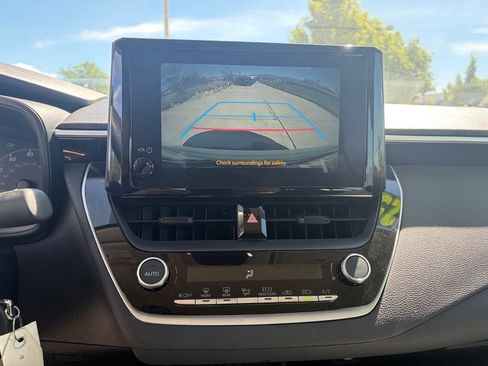 Used 2025 Toyota Corolla LE FWD image 34