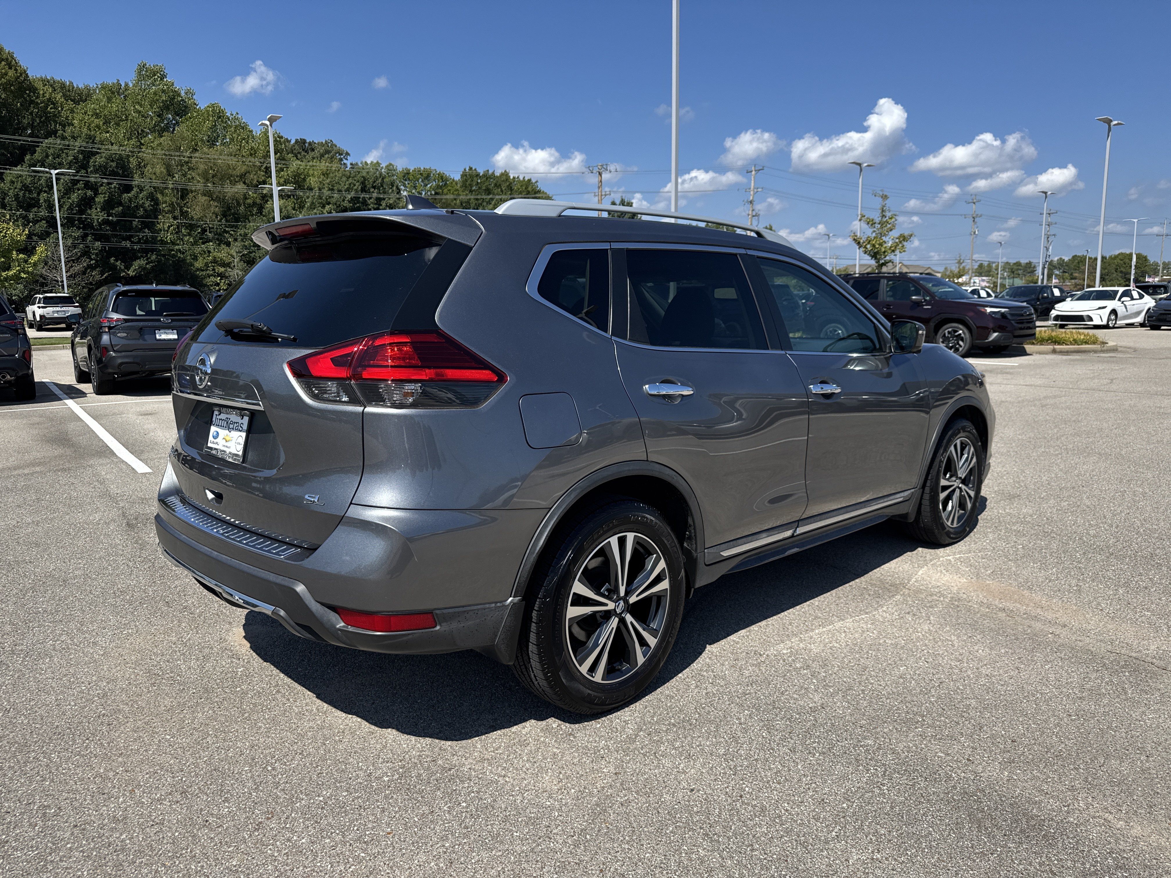 Used 2017 Nissan Rogue SL w/ SL Premium Package FWD image 3