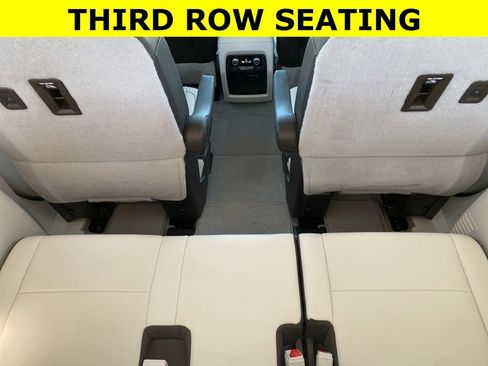 Used 2024 GMC Acadia Denali image 8