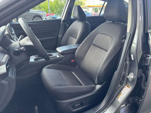 Used 2025 Nissan Altima 2.5 SV FWD image 36
