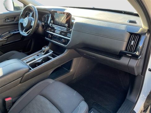 Certified 2024 Nissan Pathfinder SV image 26