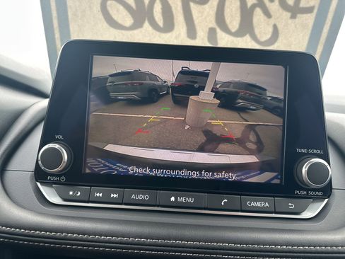 Used 2025 Nissan Rogue SV image 23