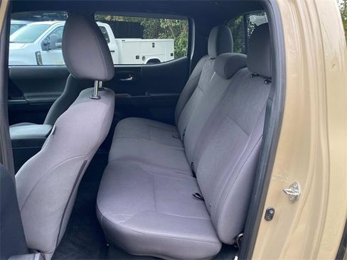 Used 2018 Toyota Tacoma TRD Sport image 9