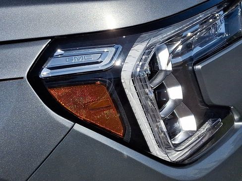 Certified 2023 GMC Terrain SLE w/ Driver Convenience Package AWD/4WD image 9