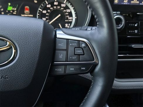 Used 2021 Toyota Highlander Platinum image 26