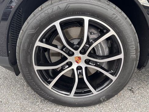 Certified 2025 Porsche Cayenne image 22