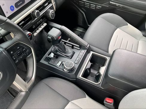 Used 2024 Toyota Tacoma TRD Off-Road AWD/4WD image 18