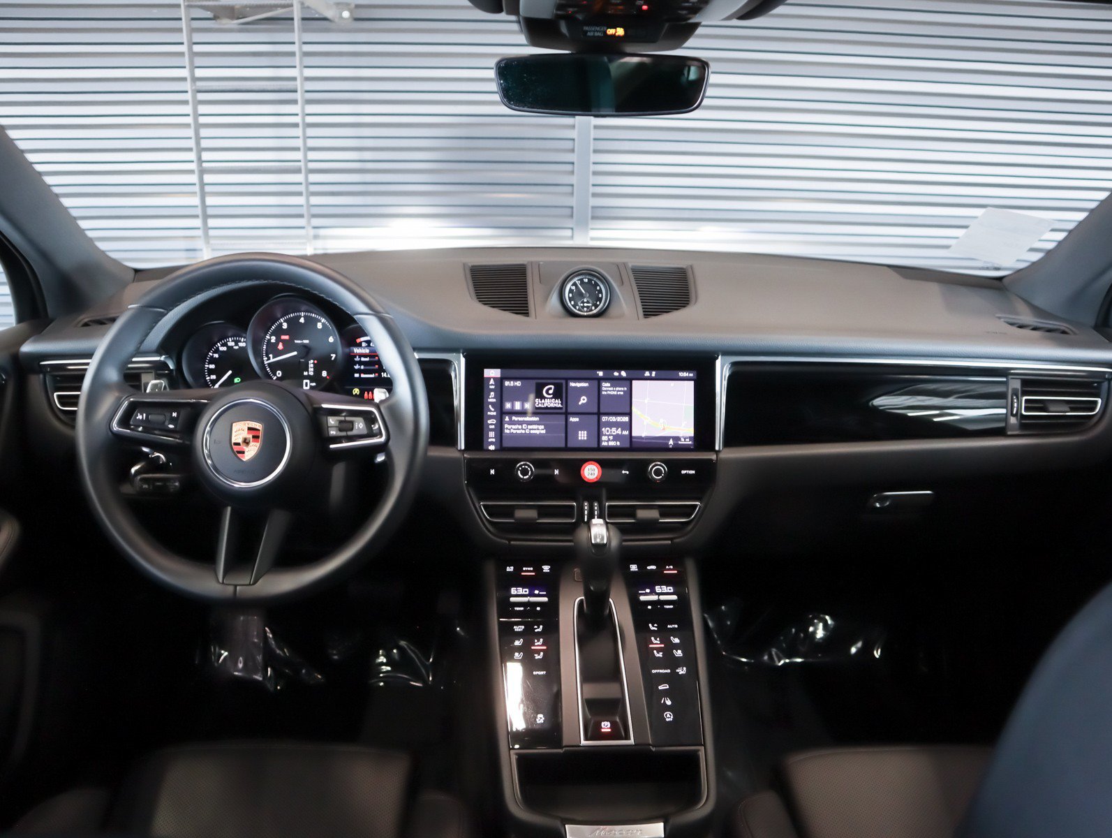 Used 2026 Porsche Macan AWD/4WD image 12