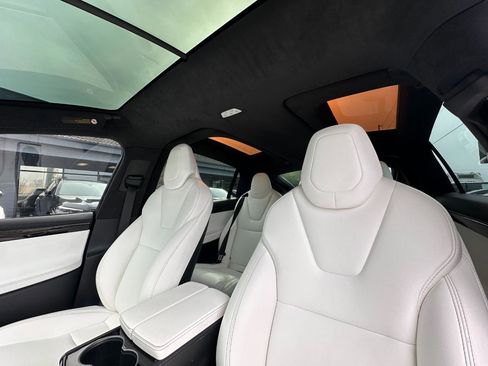Used 2018 Tesla Model X 75D image 4