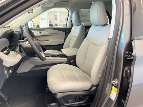New 2026 Ford Explorer Active w/ Active Comfort Package AWD/4WD image 17